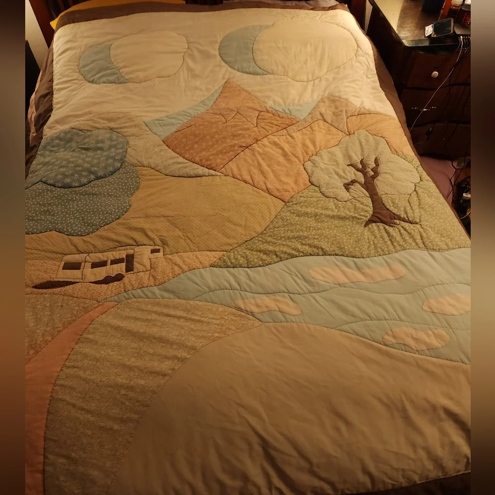 Vintage Patchwork Scenic Hand Quilted Blanket Bedspread